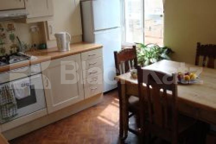 			New Instruciton, 2 Bedroom, 1 bath, 1 reception Flat			 Neal Street, COVENT GARDENS